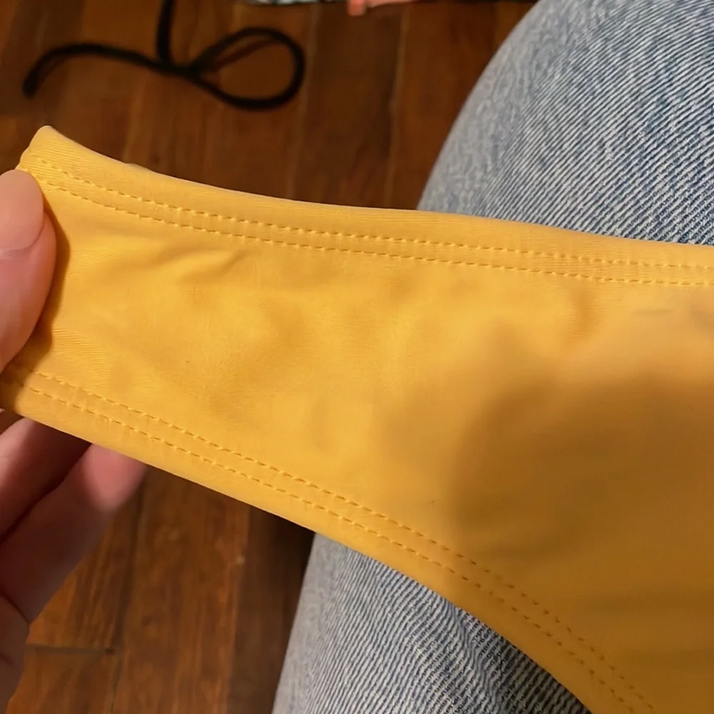 Yellow bikini! - Picture 2 of 3